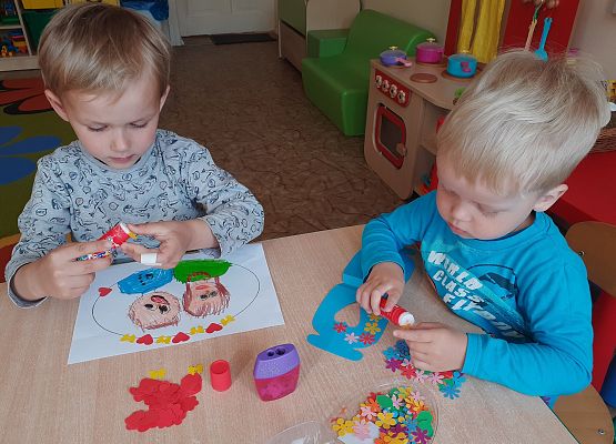 Grafika 30: PRZYGOTOWANIA DO SWIĘTA RODZICÓW