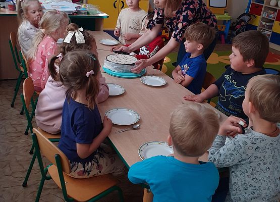 Grafika 31: PRZYGOTOWANIA DO SWIĘTA RODZICÓW