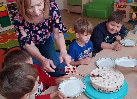 Grafika 34: PRZYGOTOWANIA DO SWIĘTA RODZICÓW