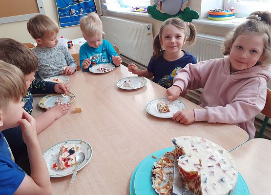 Grafika 35: PRZYGOTOWANIA DO SWIĘTA RODZICÓW