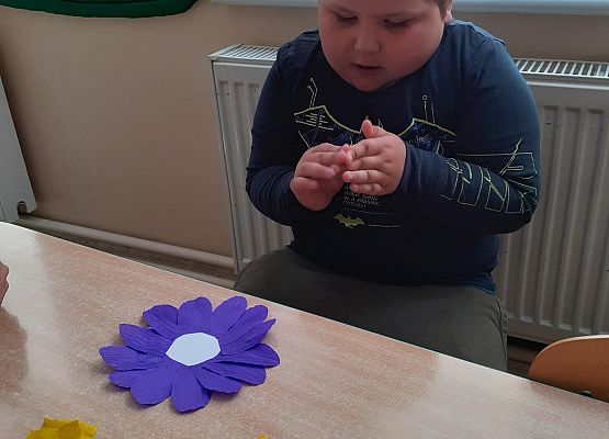 Grafika 37: PRZYGOTOWANIA DO SWIĘTA RODZICÓW