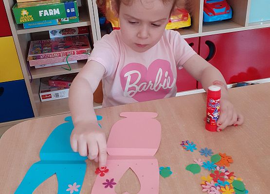 Grafika 56: PRZYGOTOWANIA DO SWIĘTA RODZICÓW