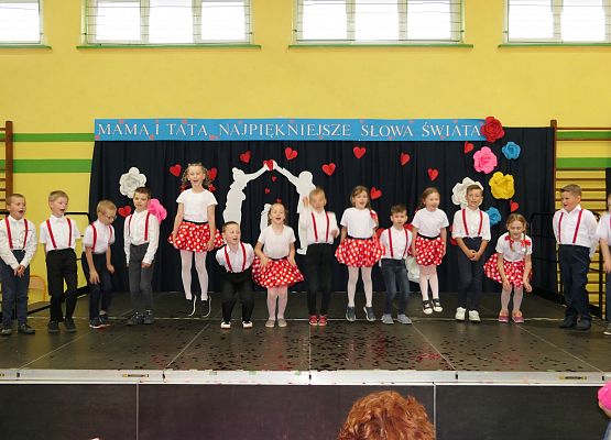 Uroczystość z okazji Dnia Mamy i Taty Garczegorze 2024 rok.