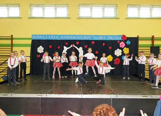 Uroczystość z okazji Dnia Mamy i Taty Garczegorze 2024 rok.