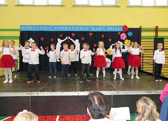 Uroczystość z okazji Dnia Mamy i Taty Garczegorze 2024 rok.