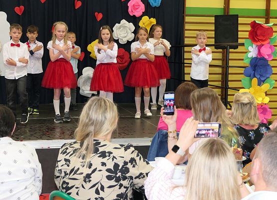 Uroczystość z okazji Dnia Mamy i Taty Garczegorze 2024 rok.