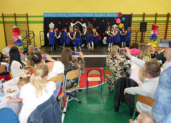 Uroczystość z okazji Dnia Mamy i Taty Garczegorze 2024 rok.