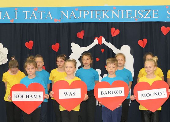 Uroczystość z okazji Dnia Mamy i Taty Garczegorze 2024 rok.