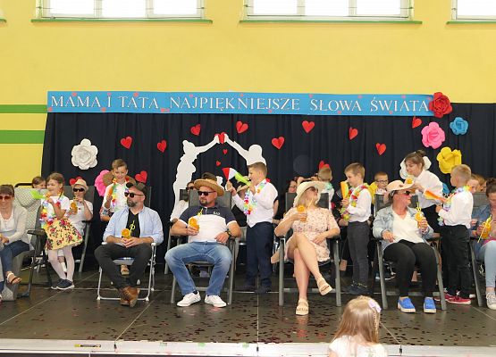 Uroczystość z okazji Dnia Mamy i Taty Garczegorze 2024 rok.