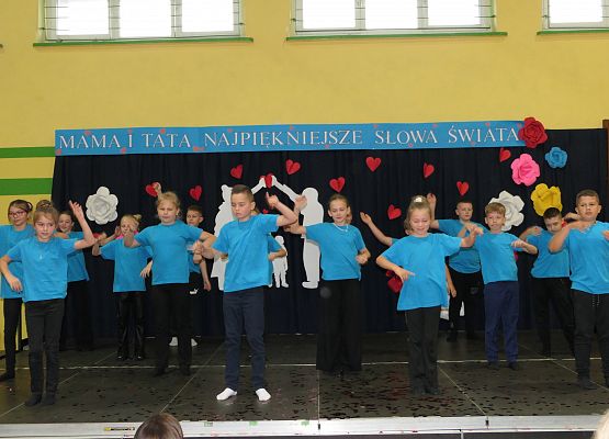 Uroczystość z okazji Dnia Mamy i Taty Garczegorze 2024 rok.