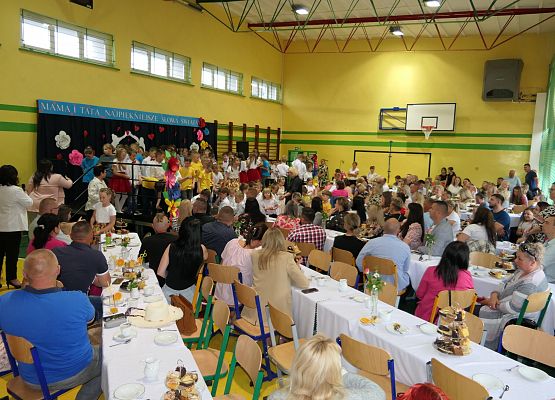 Uroczystość z okazji Dnia Mamy i Taty Garczegorze 2024 rok.