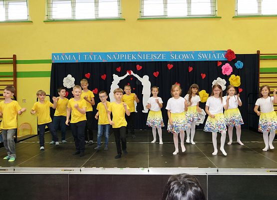 Uroczystość z okazji Dnia Mamy i Taty Garczegorze 2024 rok.