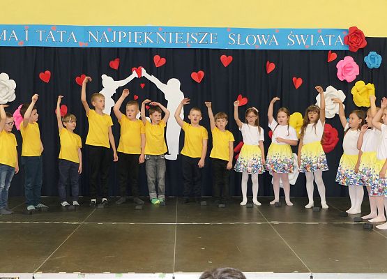 Uroczystość z okazji Dnia Mamy i Taty Garczegorze 2024 rok.