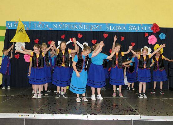 Uroczystość z okazji Dnia Mamy i Taty Garczegorze 2024 rok.