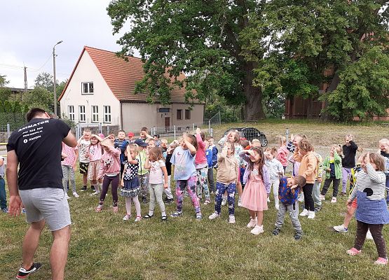 Grafika 3: DZIEŃ DZIECKA