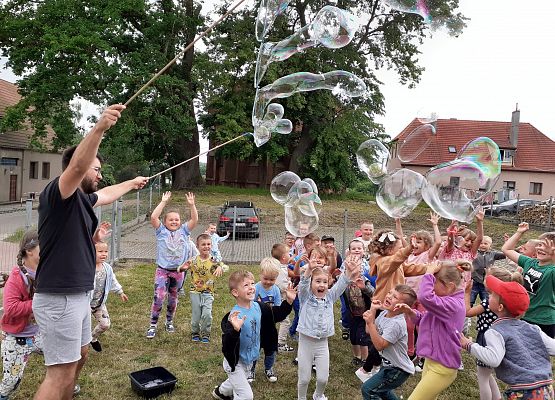 Grafika 6: DZIEŃ DZIECKA