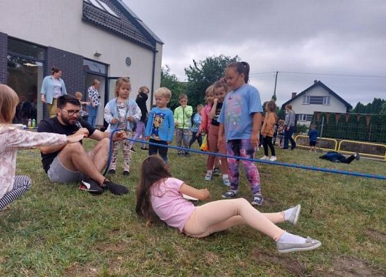 Grafika 2: DZIEŃ  DZIECKA