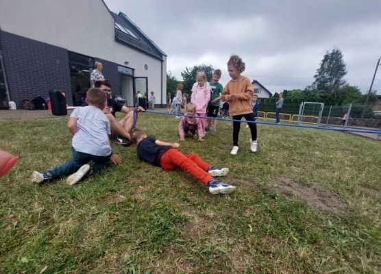 Grafika 4: DZIEŃ  DZIECKA