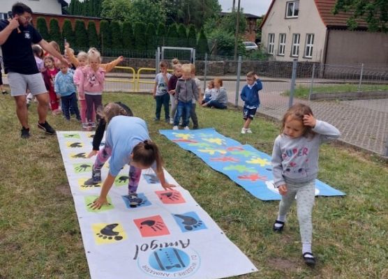 Grafika 7: DZIEŃ  DZIECKA