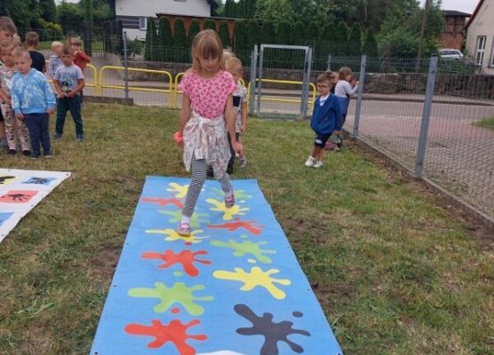 Grafika 11: DZIEŃ  DZIECKA