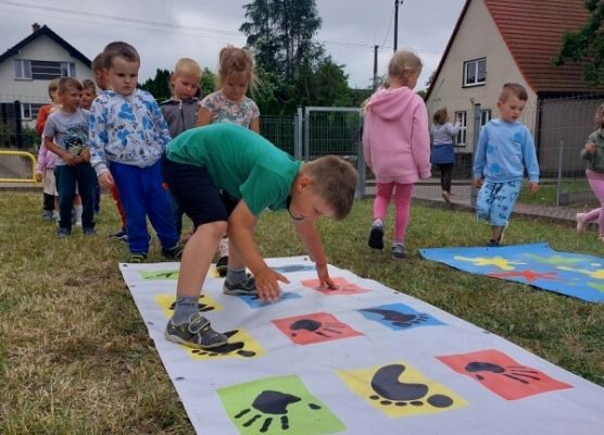 Grafika 12: DZIEŃ  DZIECKA