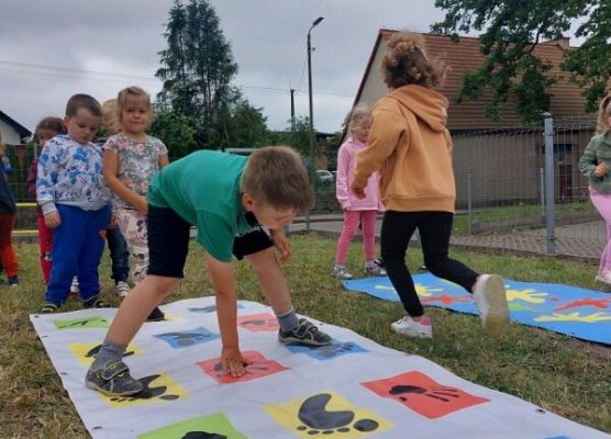 Grafika 13: DZIEŃ  DZIECKA