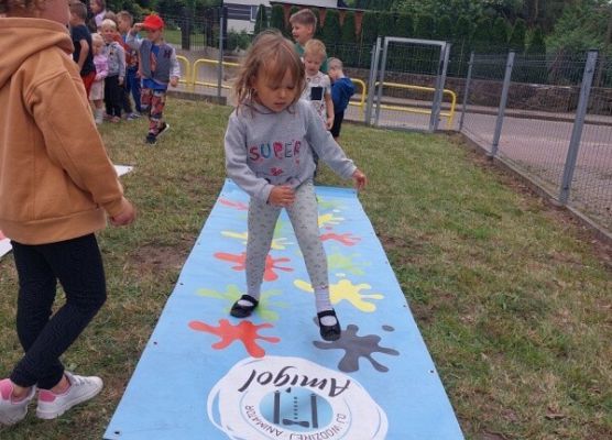 Grafika 16: DZIEŃ  DZIECKA