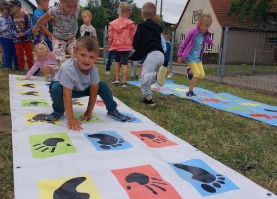 Grafika 19: DZIEŃ  DZIECKA