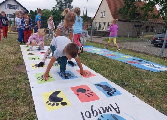 Grafika 20: DZIEŃ  DZIECKA