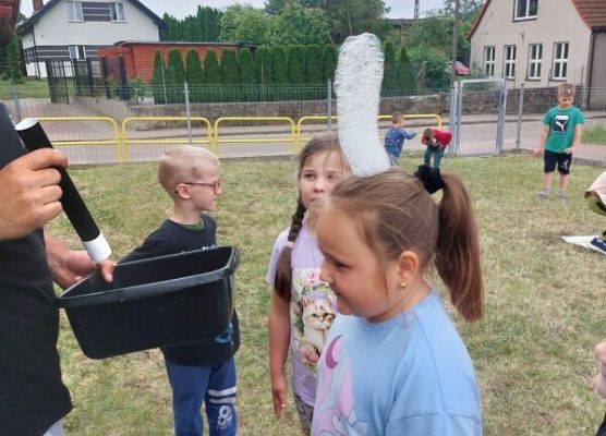 Grafika 22: DZIEŃ  DZIECKA