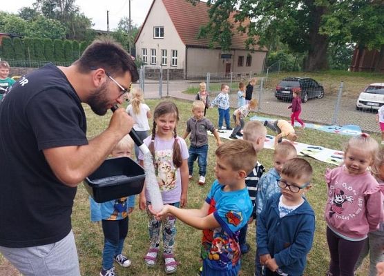 Grafika 24: DZIEŃ  DZIECKA