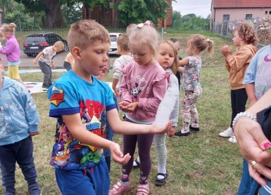 Grafika 25: DZIEŃ  DZIECKA