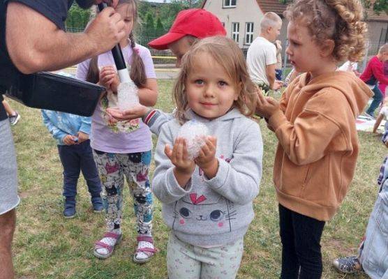 Grafika 28: DZIEŃ  DZIECKA