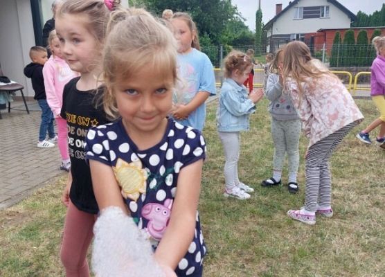 Grafika 32: DZIEŃ  DZIECKA