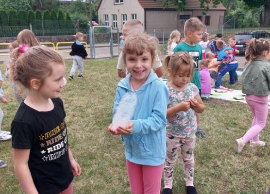 Grafika 33: DZIEŃ  DZIECKA