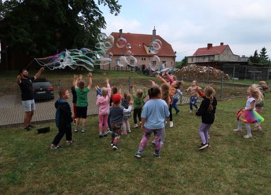 Grafika 49: DZIEŃ  DZIECKA