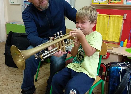 Grafika 3: NA ZAJĘCIACH Z RYTMIKI