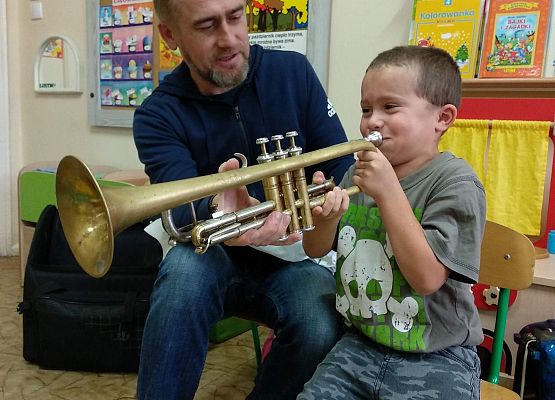 Grafika 5: NA ZAJĘCIACH Z RYTMIKI