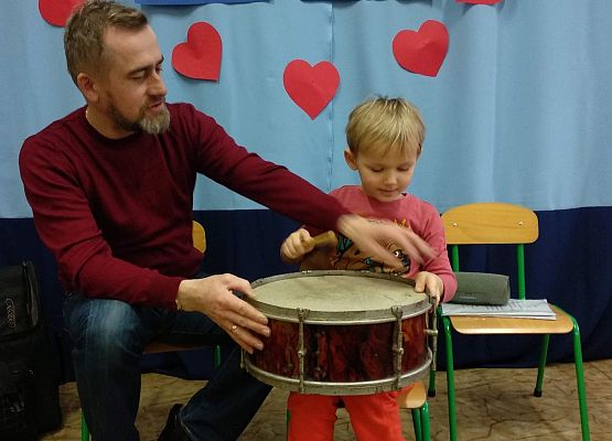 Grafika 10: NA ZAJĘCIACH Z RYTMIKI