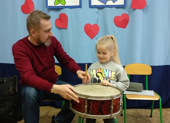 Grafika 11: NA ZAJĘCIACH Z RYTMIKI