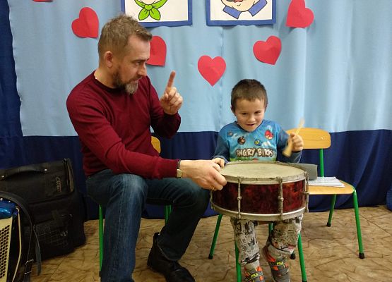 Grafika 15: NA ZAJĘCIACH Z RYTMIKI