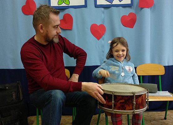 Grafika 19: NA ZAJĘCIACH Z RYTMIKI