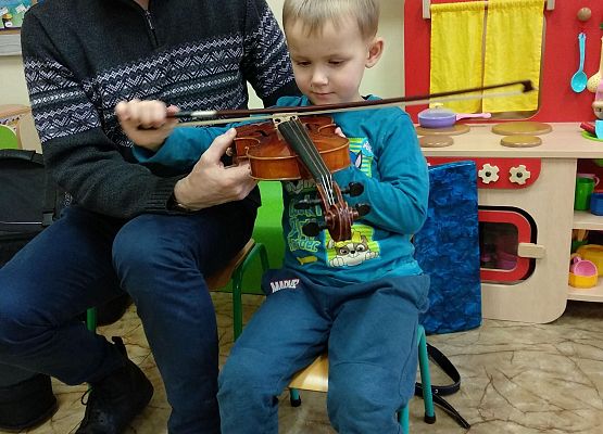 Grafika 1: NA ZAJĘCIACH Z RYTMIKI