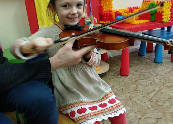 Grafika 22: NA ZAJĘCIACH Z RYTMIKI