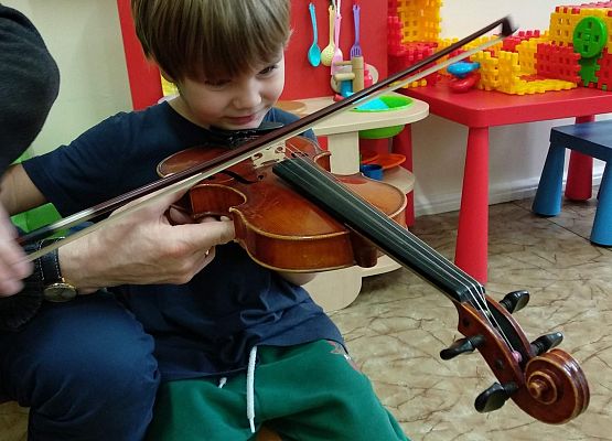 Grafika 24: NA ZAJĘCIACH Z RYTMIKI