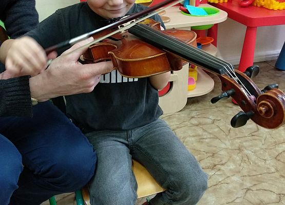 Grafika 25: NA ZAJĘCIACH Z RYTMIKI