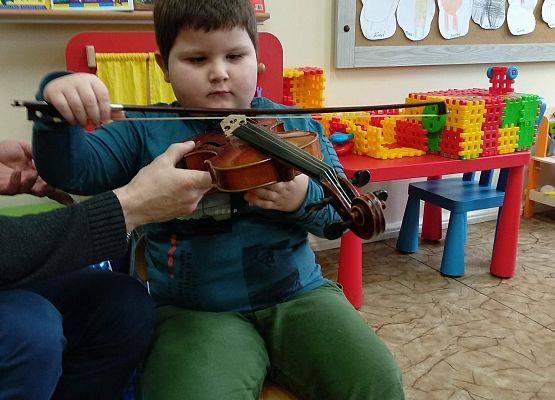 Grafika 28: NA ZAJĘCIACH Z RYTMIKI