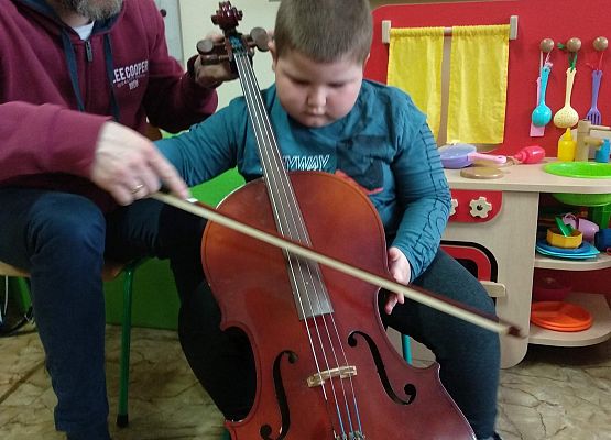 Grafika 30: NA ZAJĘCIACH Z RYTMIKI