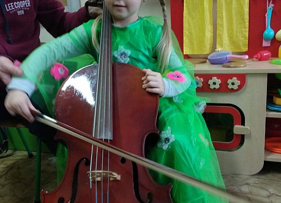 Grafika 31: NA ZAJĘCIACH Z RYTMIKI