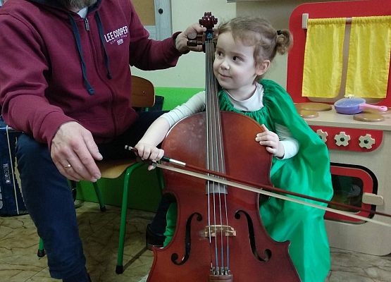 Grafika 34: NA ZAJĘCIACH Z RYTMIKI